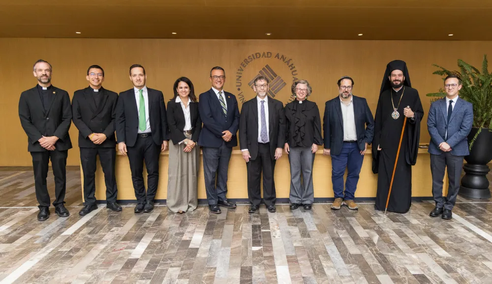 Representantes de tradiciones religiosas se reúnen en la Anáhuac para orar por la paz