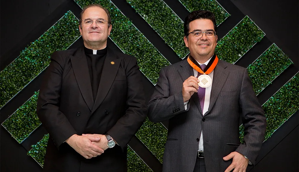 Entregamos la Medalla Generación Anáhuac 2017 al Ing. Bernardo Quintana