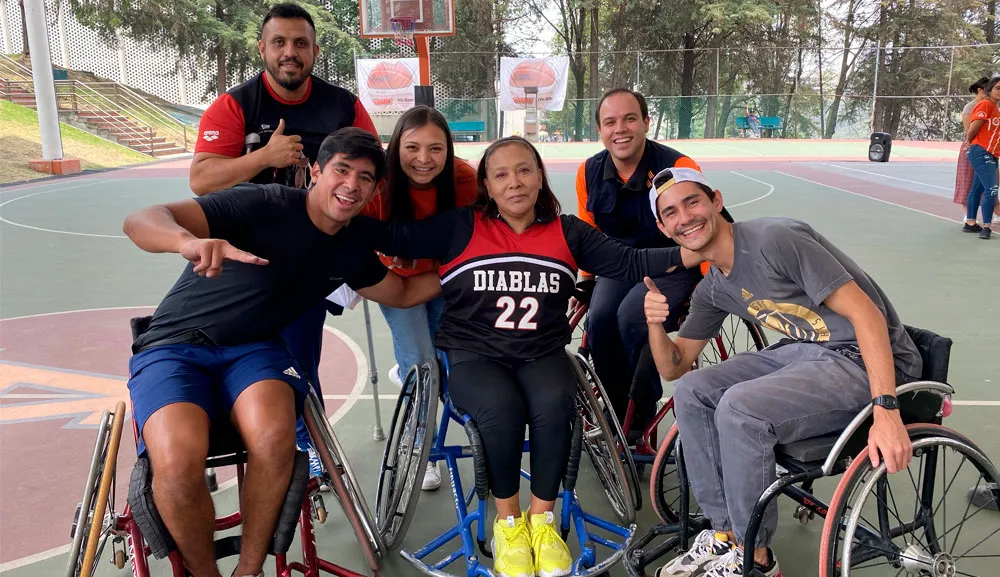 El equipo de basquetbol sobre silla de ruedas Diablos participa en ASUA por una Sonrisa