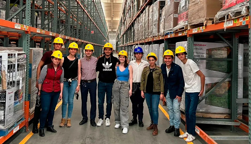   Estudiantes de ingeniería visitan Grupo Comercial Centro