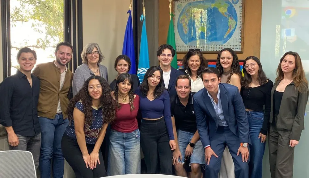 Alumnos de Protección Internacional de los Derechos Humanos asisten a clase impartida por Elisabeth Kehrer