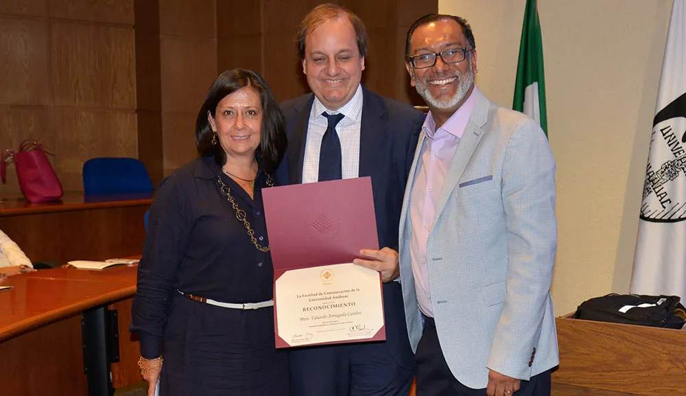 Facultad de Comunicación recibe a decano de la Pontificia Universidad Católica de Chile