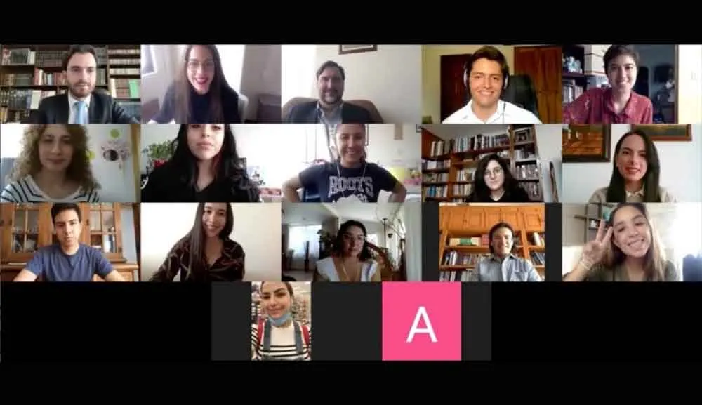 Gerardo de Icaza dialoga con alumnos de SINERGIA