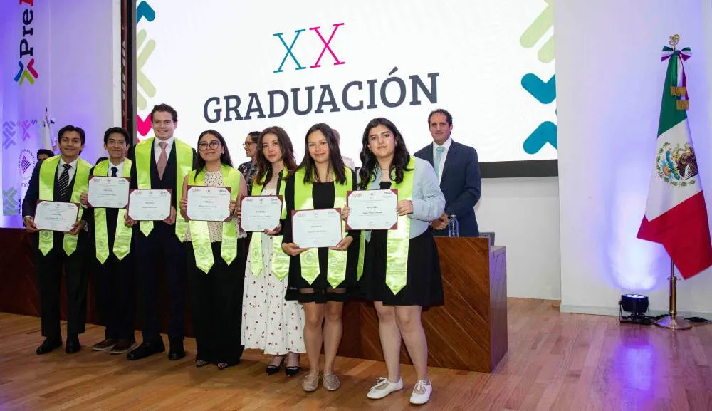 Se gradúan 37 alumnos de la vigésima generación de Pre A