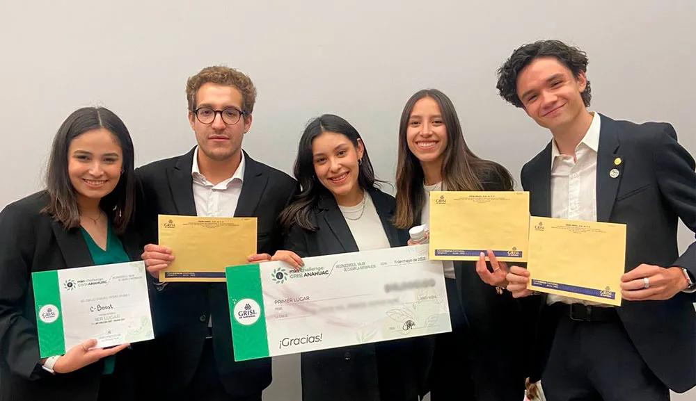 Grisi premia desempeño y calidad de alumnos de Mercadotecnia Estratégica