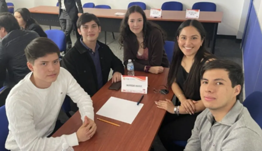 Alumnos de Ingeniería Civil participan en eliminatorias de la Olimpiada del Conocimiento 