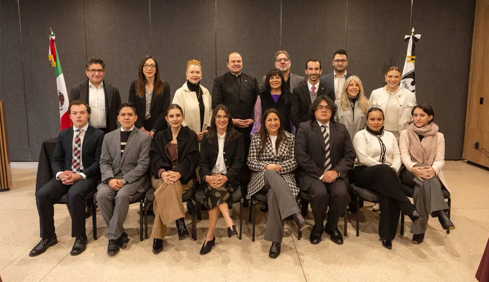 Alumnos de Ingeniería Química participan en la firma de convenio con la Cámara de Comercio Británica en México