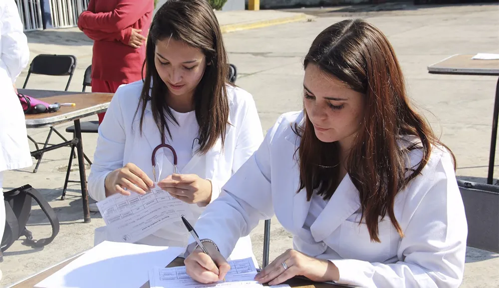 El ISPA asigna plazas a médicos pasantes del servicio social