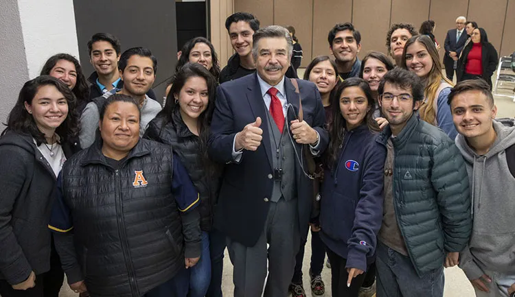 Jorge Ortiz de Pinedo dicta Cátedra en la Facultad de Comunicación