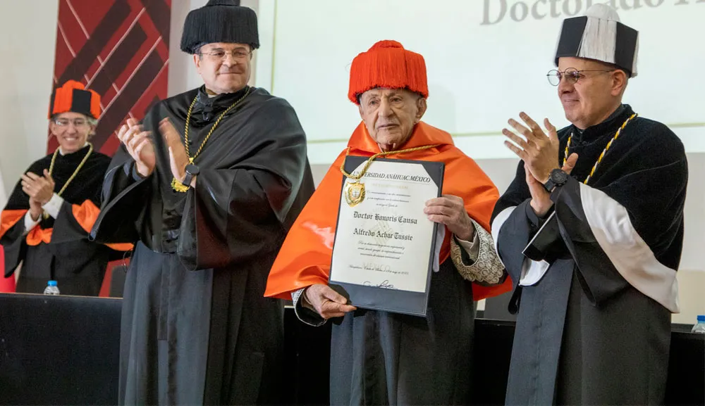 “No se rindan ante los obstáculos; la perseverancia es la clave del éxito”: Señor Alfredo Achar Tussie, Doctor Honoris Causa por la Anáhuac