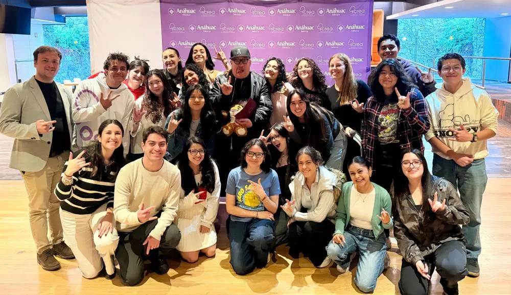 Marcelo Lara inspira a alumnos de CREA