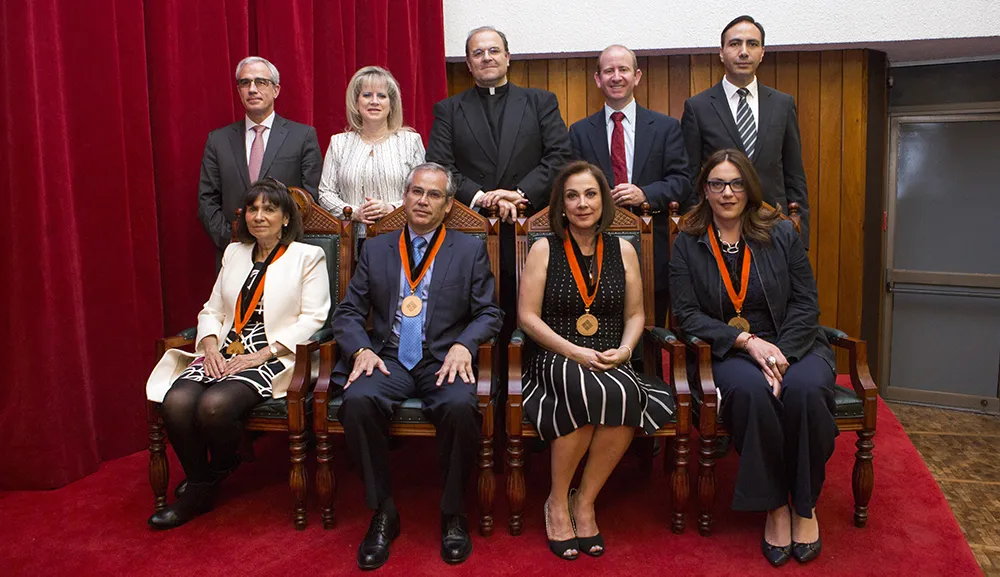 Medallas Generación Anáhuac 2016: Reconocemos a egresados que van por el mundo haciendo el bien