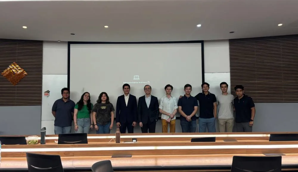 Alumnos de Sinergia participan en ponencia sobre inteligencia artificial