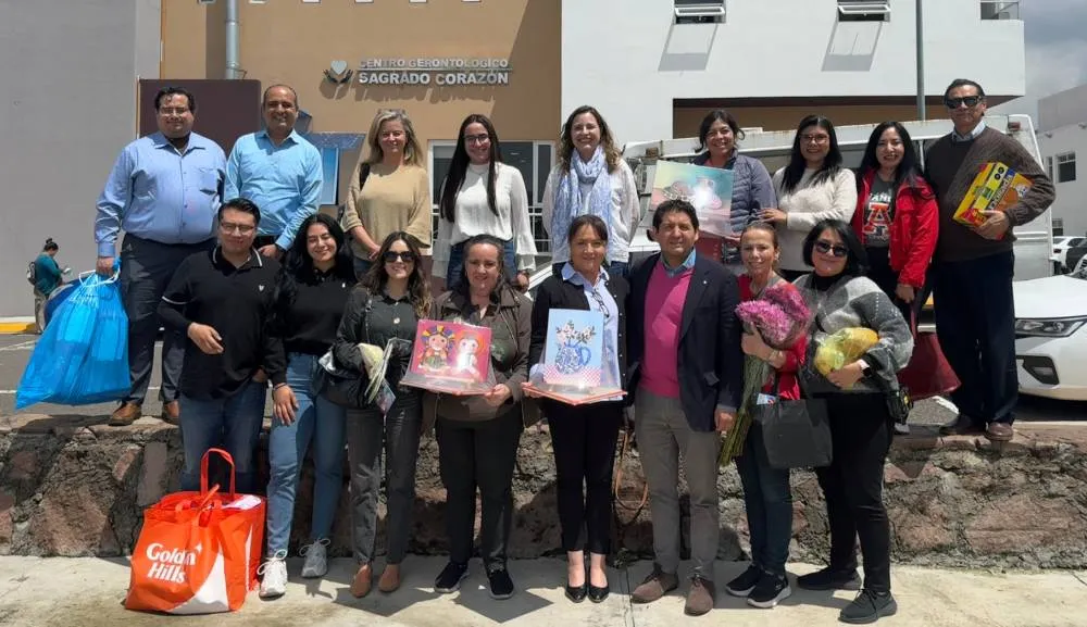 Administrativos de Posgrado y Derecho visitan a adultos mayores del DIF Huixquilucan