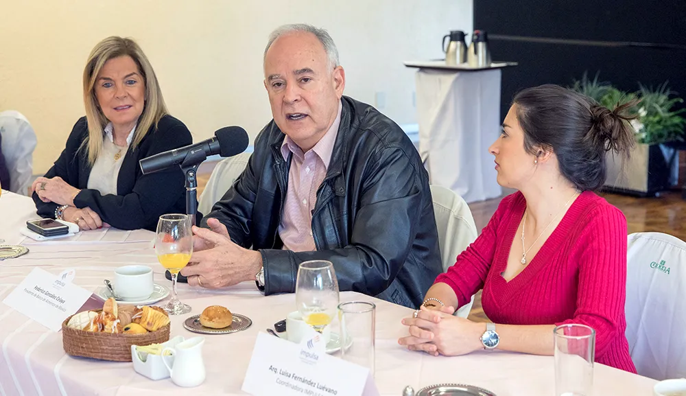 El presidente de Bancos de Alimentos de México dialoga con alumnos de IMPULSA