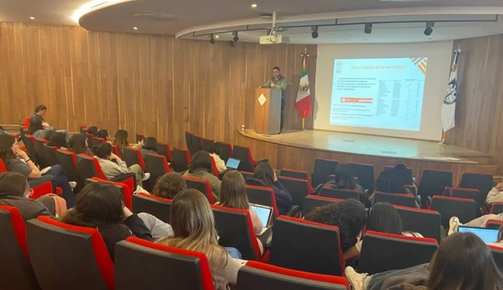 Alumnos de Psicología asisten a taller de responsabilidad en uso de la IA