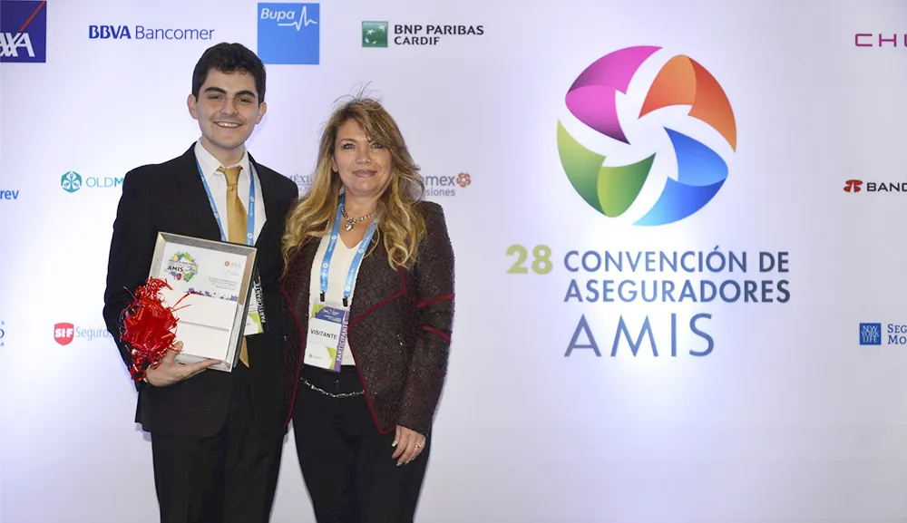 Rodrigo Luna gana segundo lugar nacional en concurso de la AMIS 