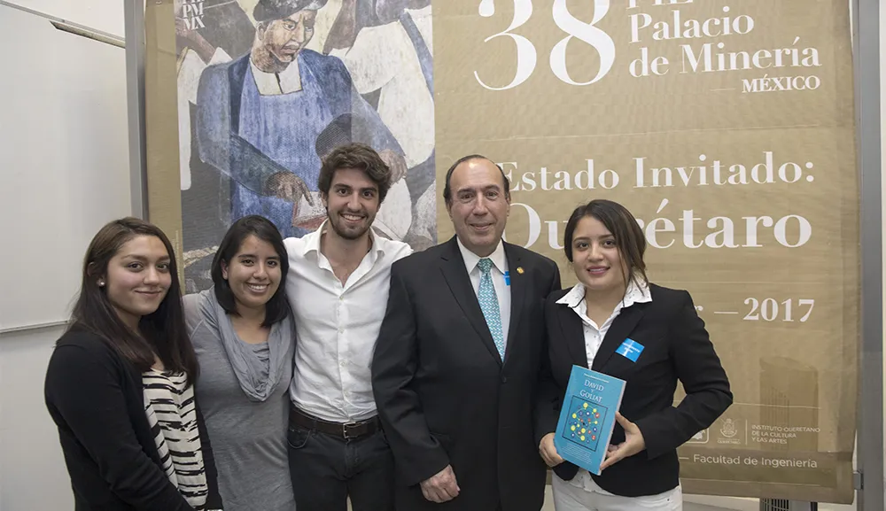 El Dr. Tomás Barrientos presenta su libro David y Goliat en la FIL Minería