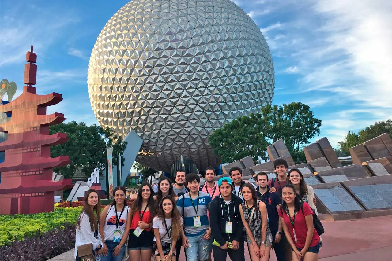 Alumnos de Dirección de Empresas de Entretenimiento realizan viaje académico a Orlando