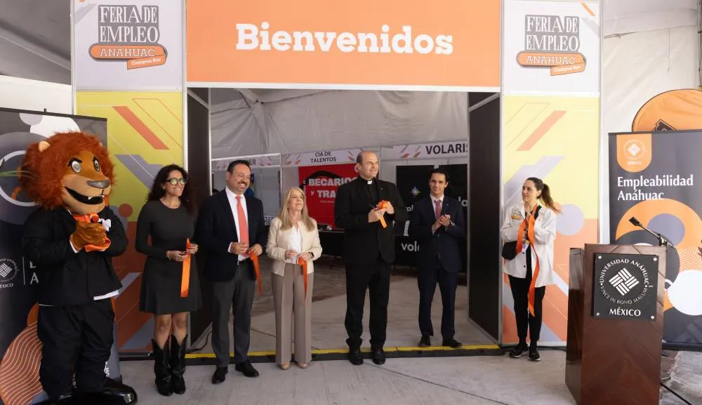 Fortalecemos la vinculación con empresas líderes en Feria de Empleo