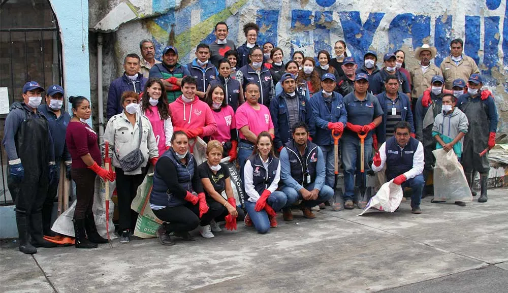 Voluntarios se suman a jornada de limpieza de la barranca de Hueyetlaco