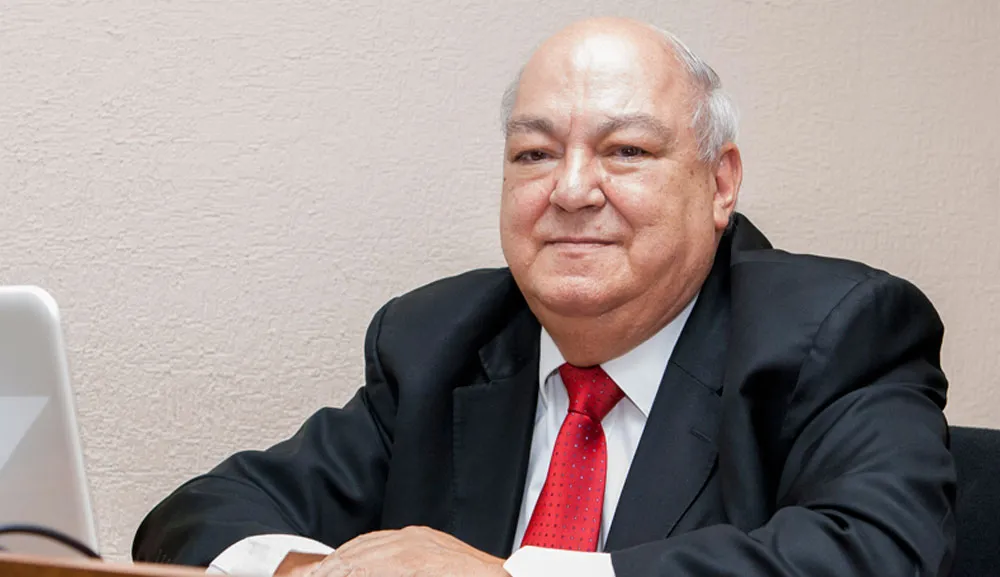 El Fís. Adolfo L. Orozco Torres impartió una conferencia sobre ciencia y fe