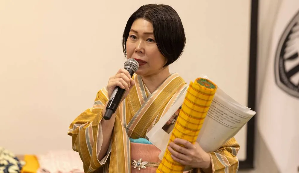 La diseñadora japonesa Kumiko Iijima comparte su experiencia en moda y tradición textil 