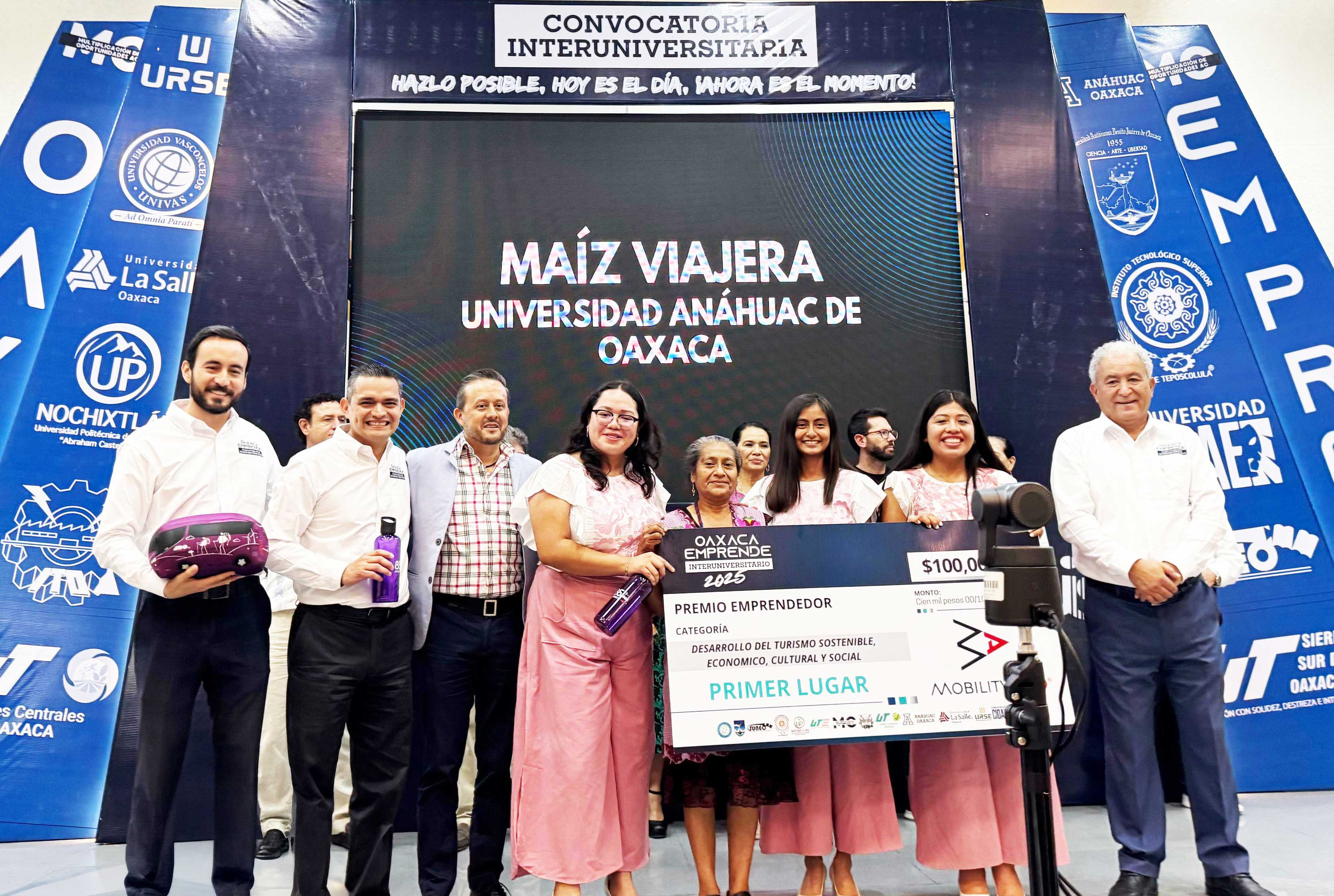 Alumnas de Negocios Internacionales triunfan en “Oaxaca Emprende”
