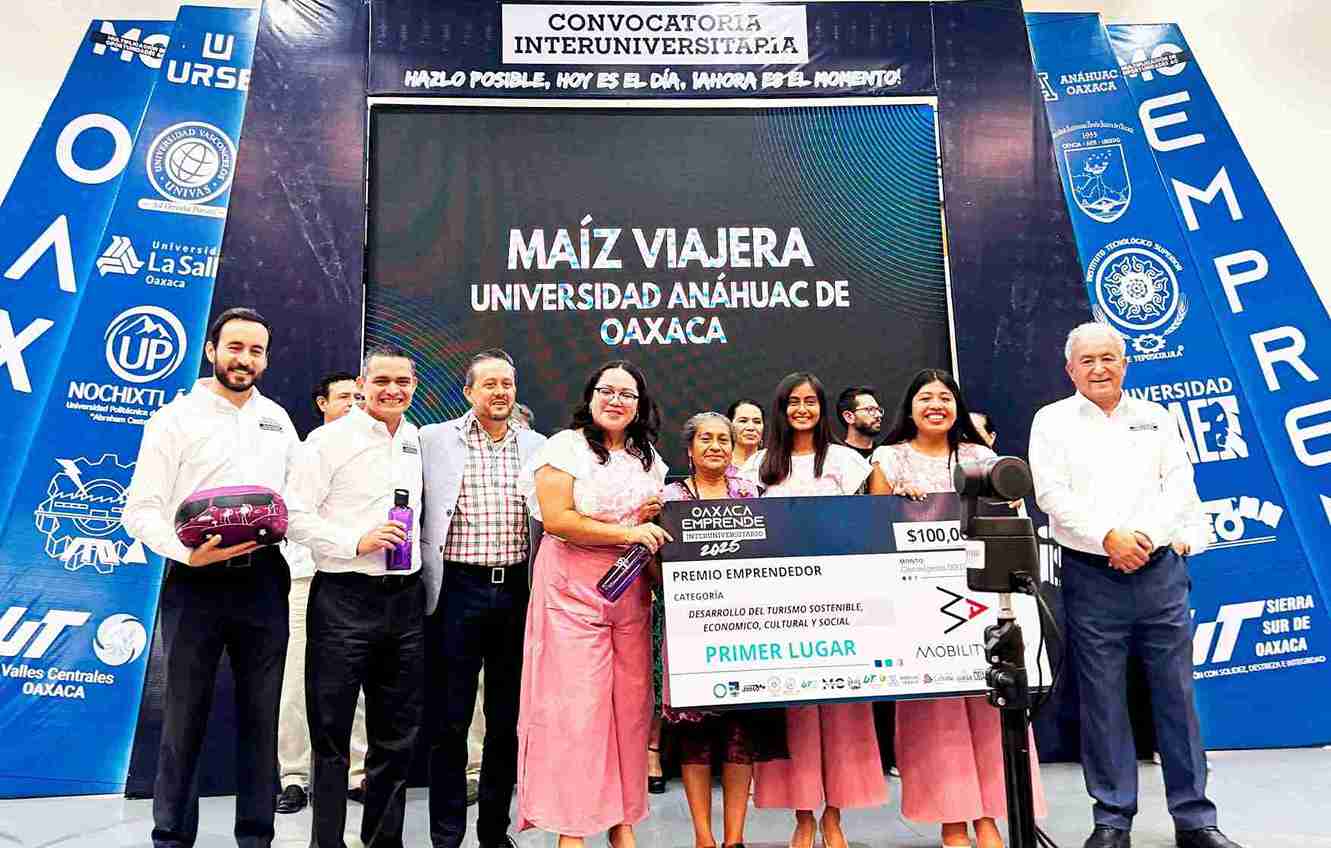 Alumnas de Negocios Internacionales triunfan en “Oaxaca Emprende”