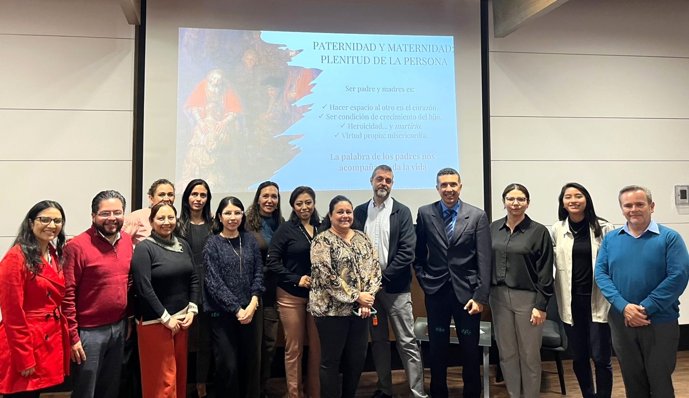 Anáhuac Puebla y Francisco de Vitoria reflexionan sobre acompañamiento educativo