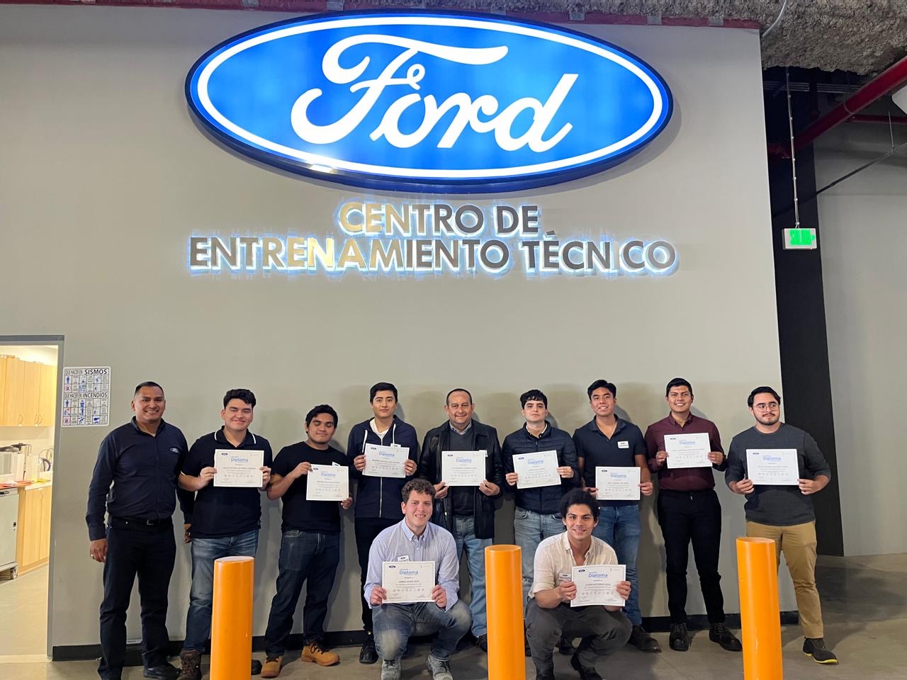 Alumnos de Mecatrónica a la vanguardia con capacitación de Ford