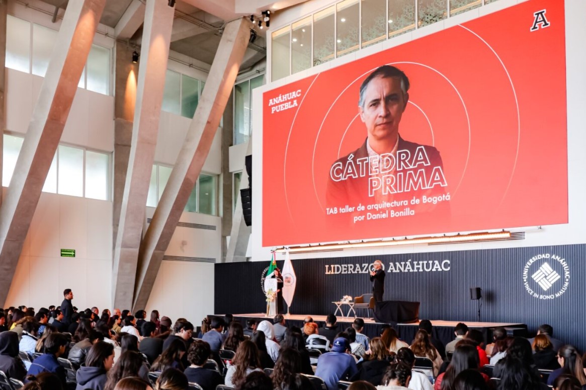 Daniel Bonilla plantea el diseño como agente de cambio en la Anáhuac Puebla