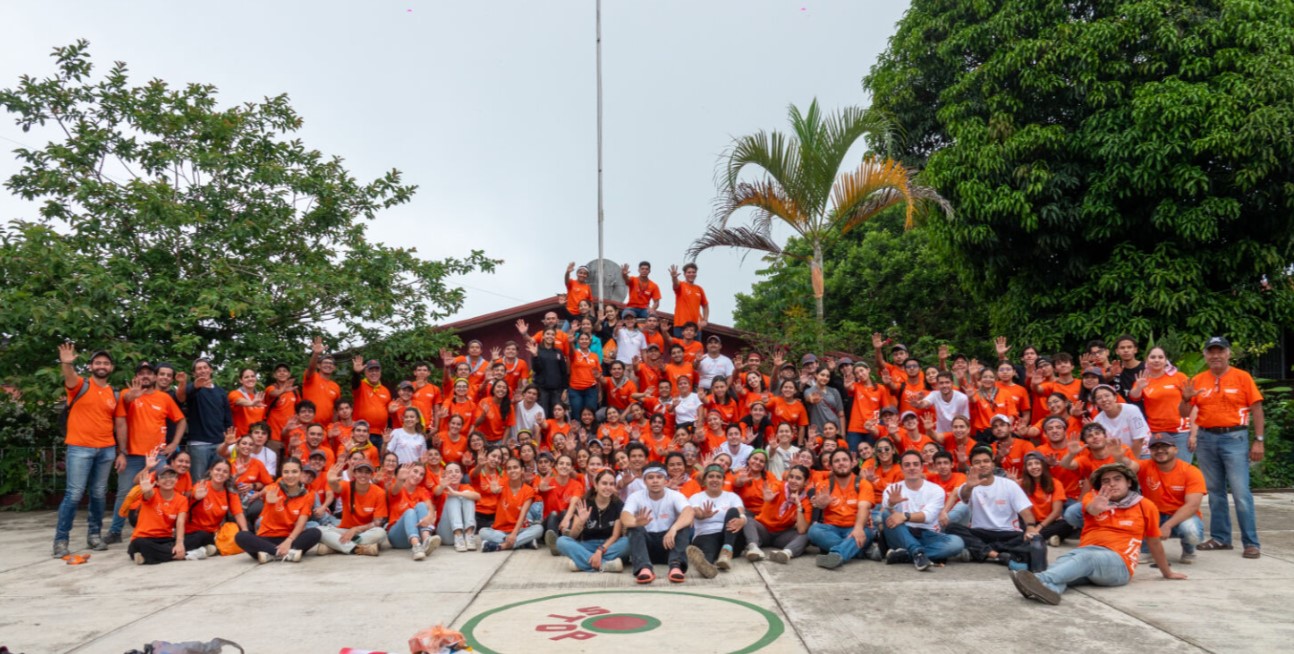 Comunidad Anáhuac construye hogares para familias en Cuetzalan