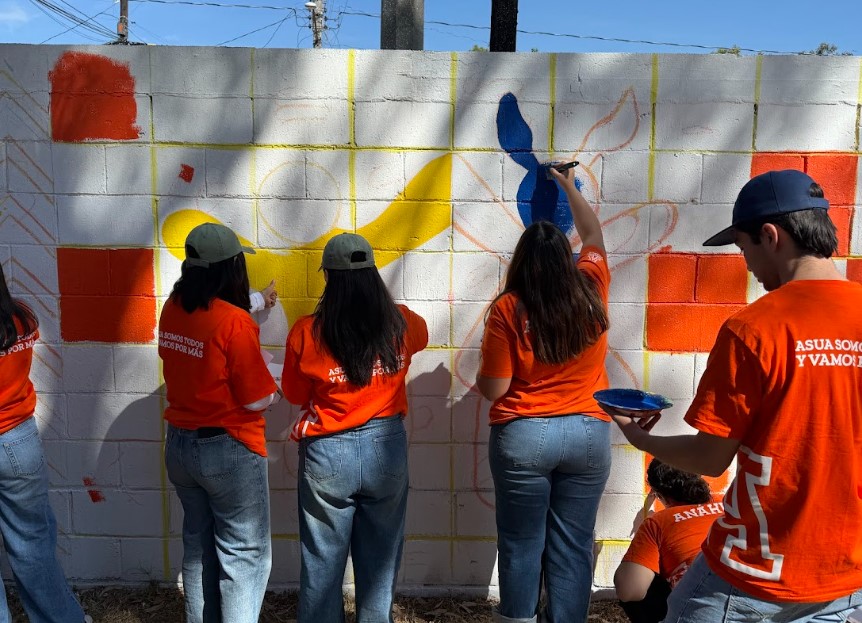 Estudiantes rehabilitan espacios en Colegio Mano Amiga con voluntariado