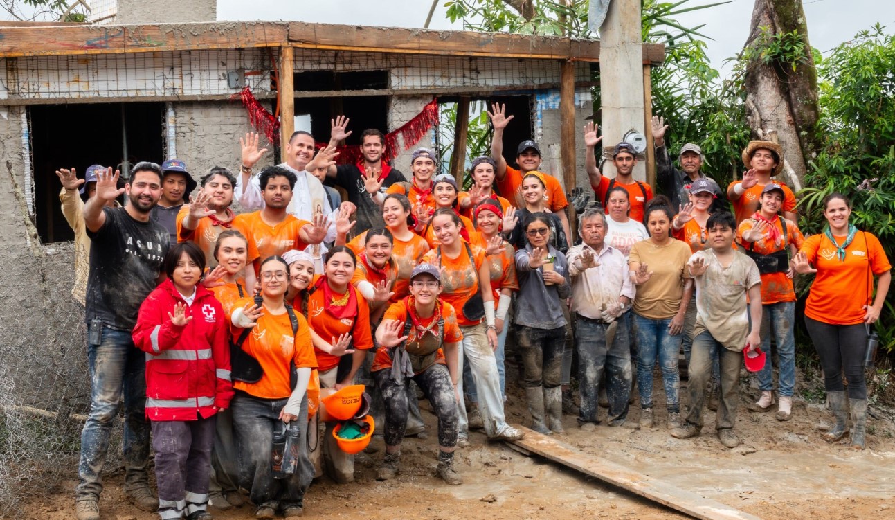 Voluntarios de Anáhuac Puebla construyen nueve viviendas en un fin de semana en Cuetzalan
