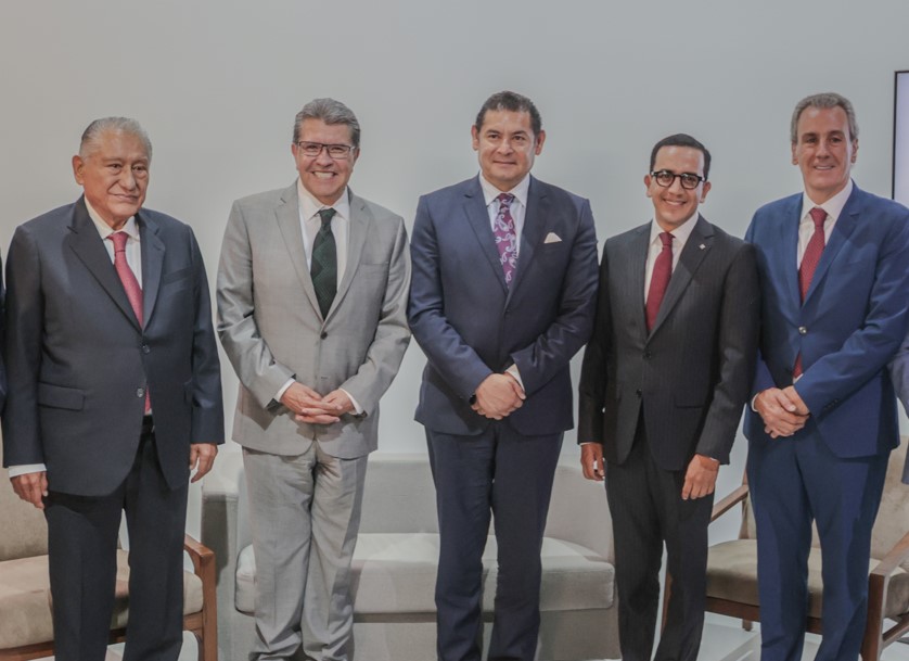 Ricardo Monreal comparte su visión de la reforma judicial en la Anáhuac Puebla