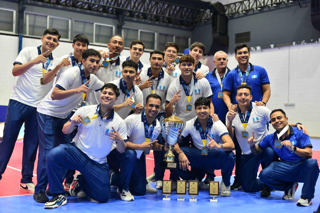 Estudiantes Anáhuac Puebla se coronan campeones en el Final Four de Voleibol en El Salvador