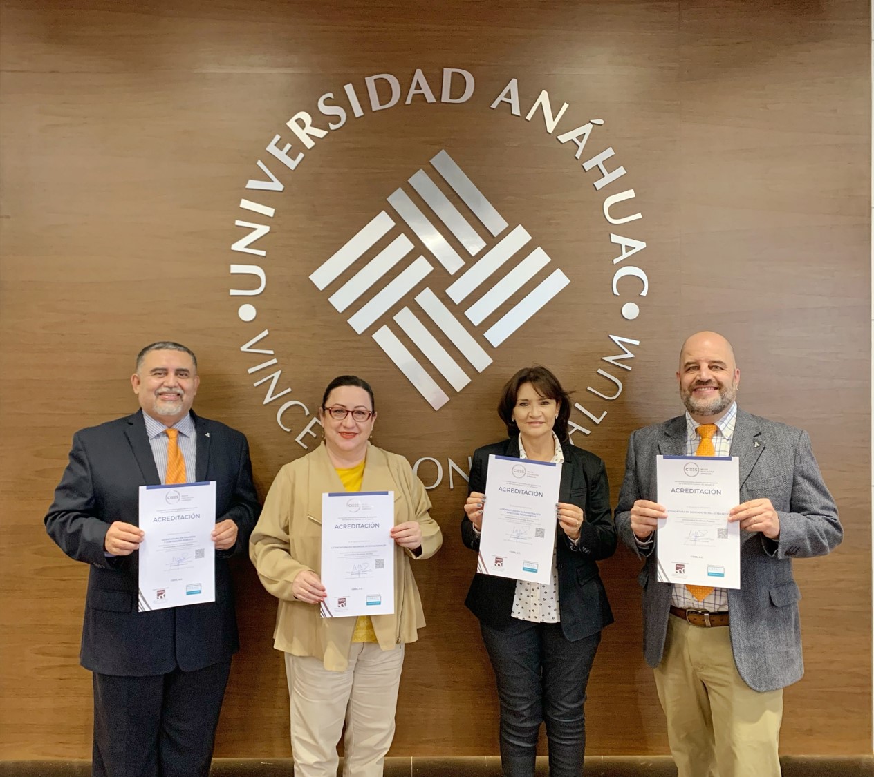 Programas de la Escuela de Economía y Negocios de la Anáhuac se acreditan por CIEES