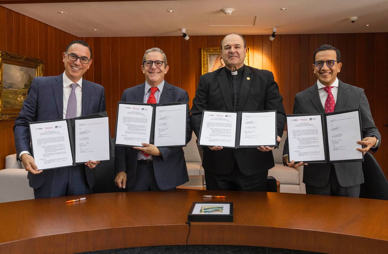 Iberoamerican Technology Foundation, Anáhuac y Santander Unidos para capacitación en tecnologías emergentes