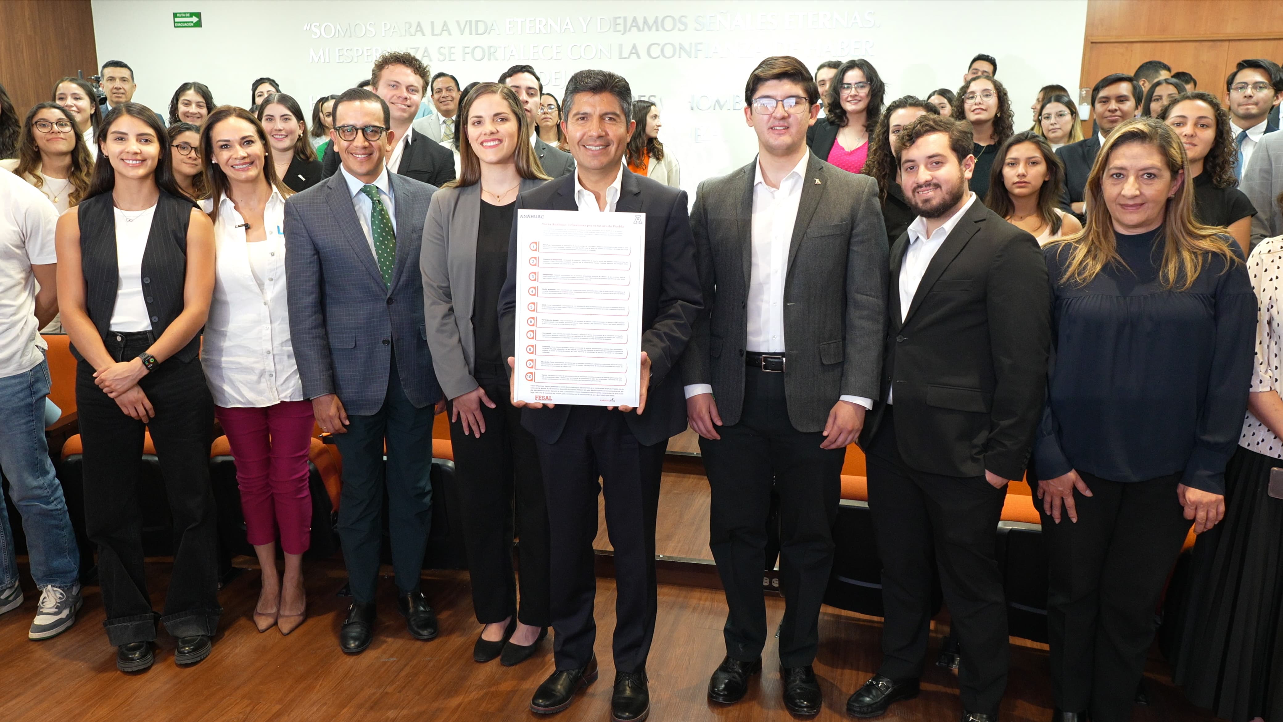 Estudiantes de la Anáhuac Puebla presentan decálogo con Eduardo Rivera en el marco de “Anáhuac Vota”