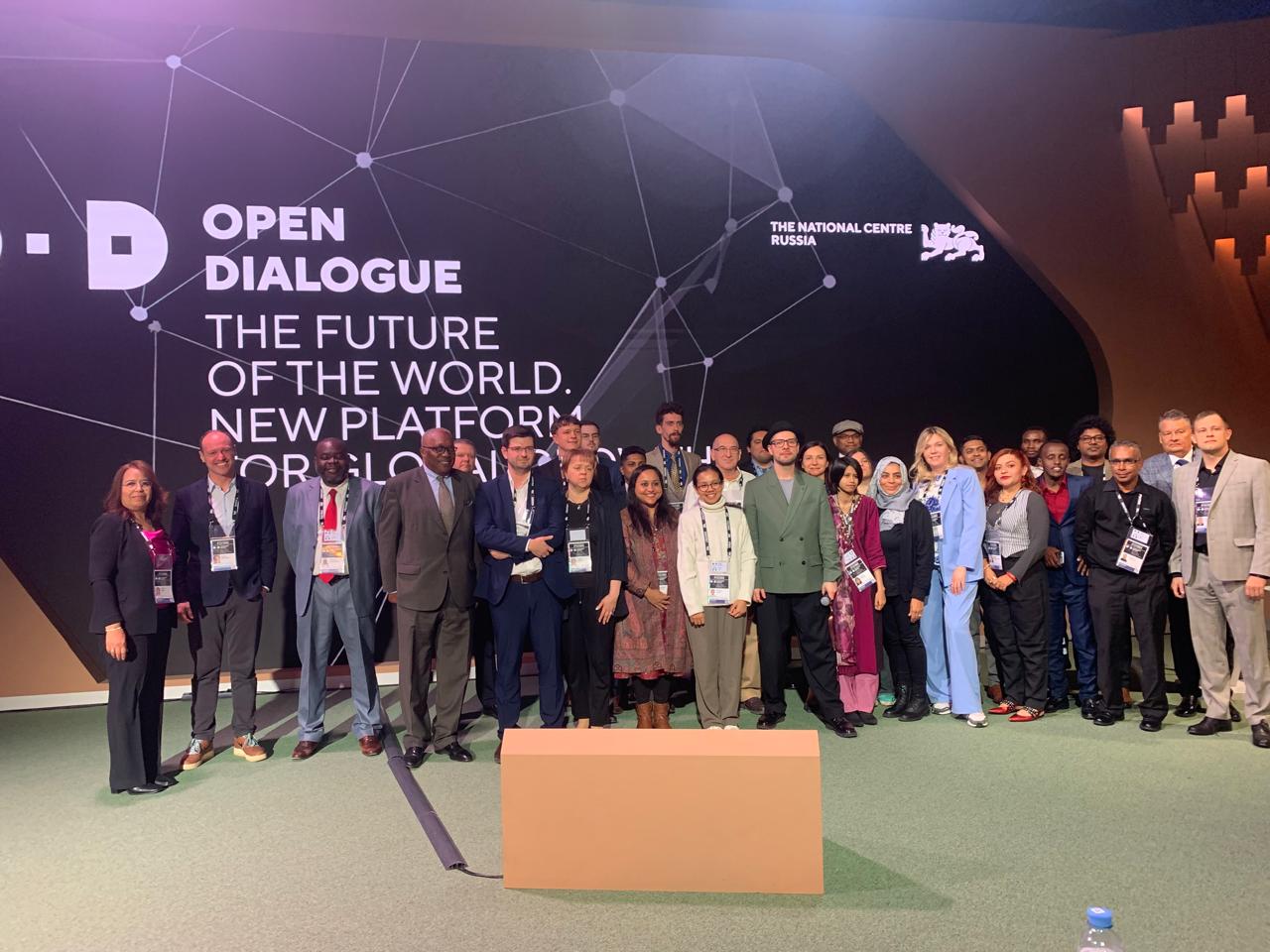 Docente participa en foro global “Open Dialogue” en Moscú