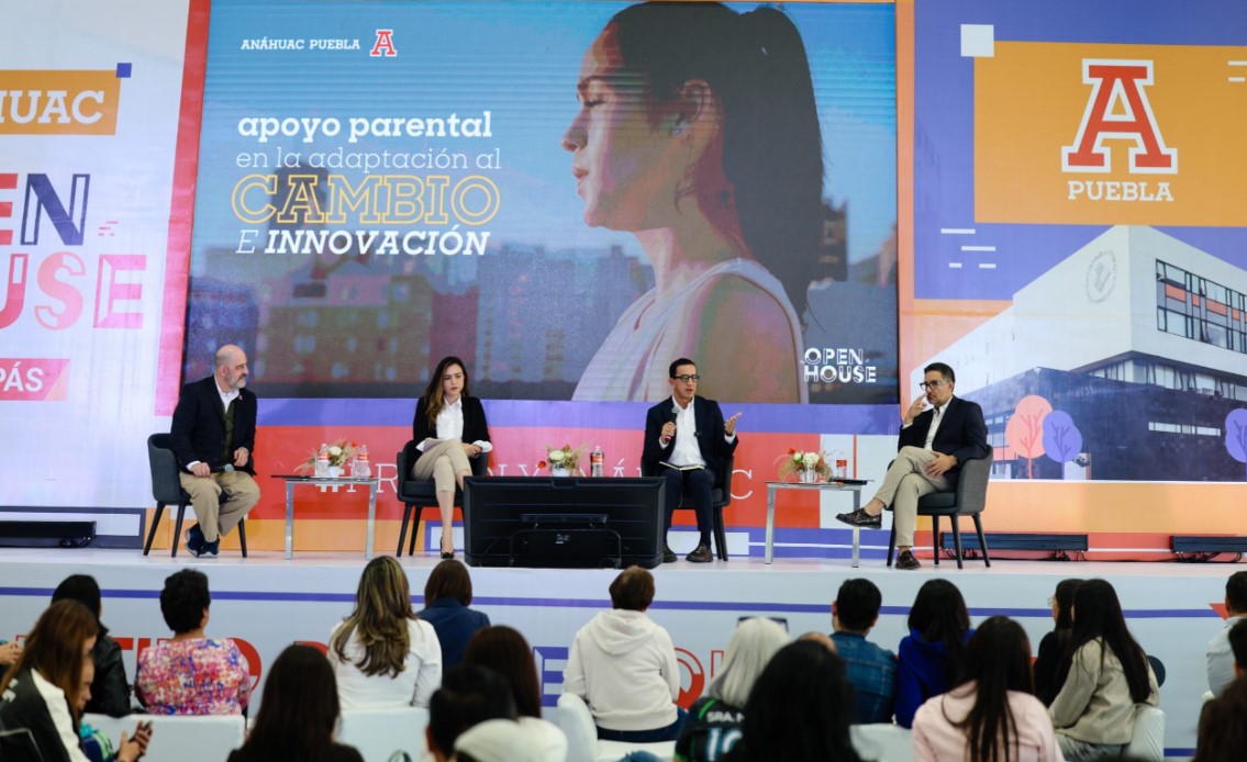 Padres de familia viven la experiencia universitaria en el Open House