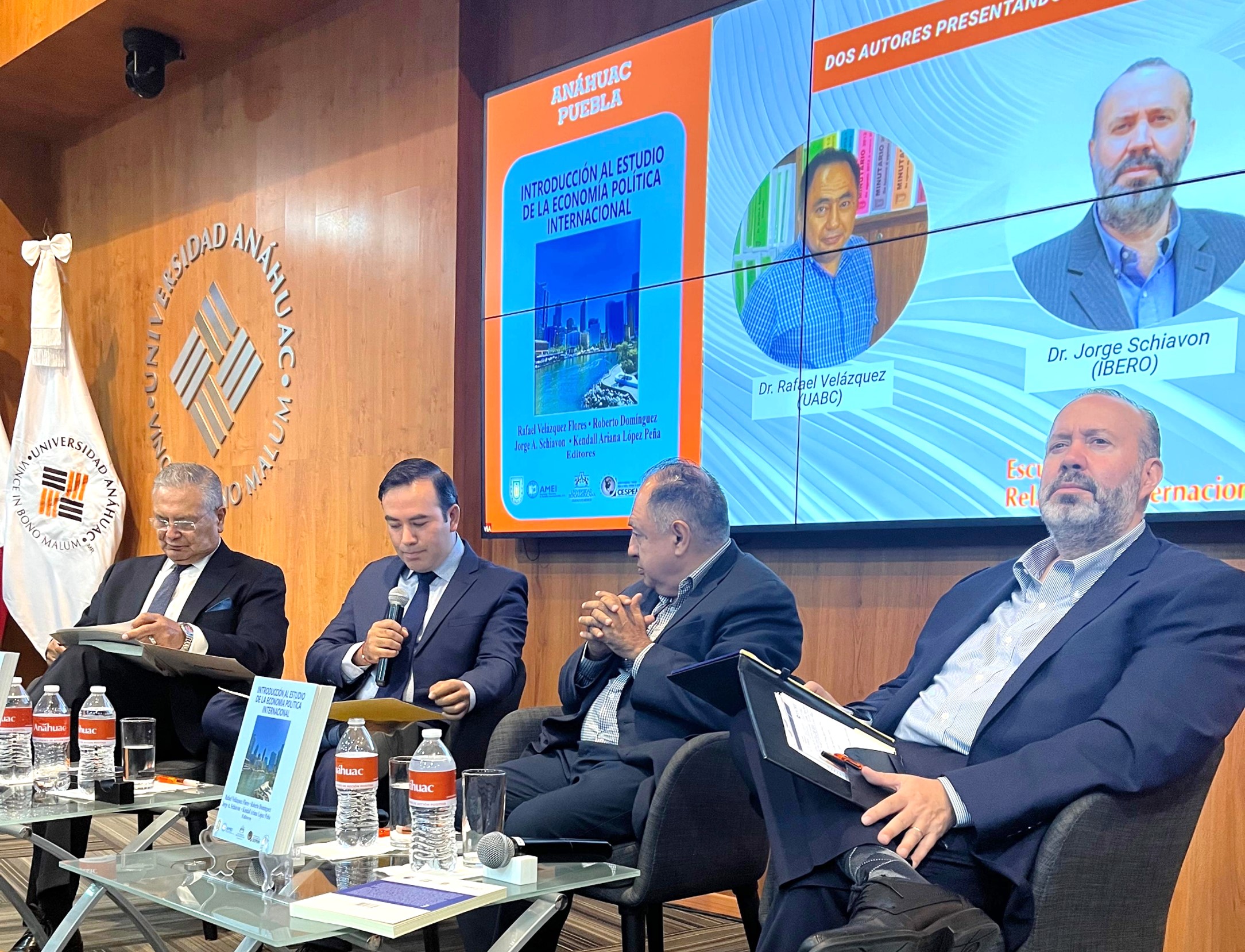 Anáhuac Puebla es sede de diálogo académico sobre economía política y relaciones internacionales