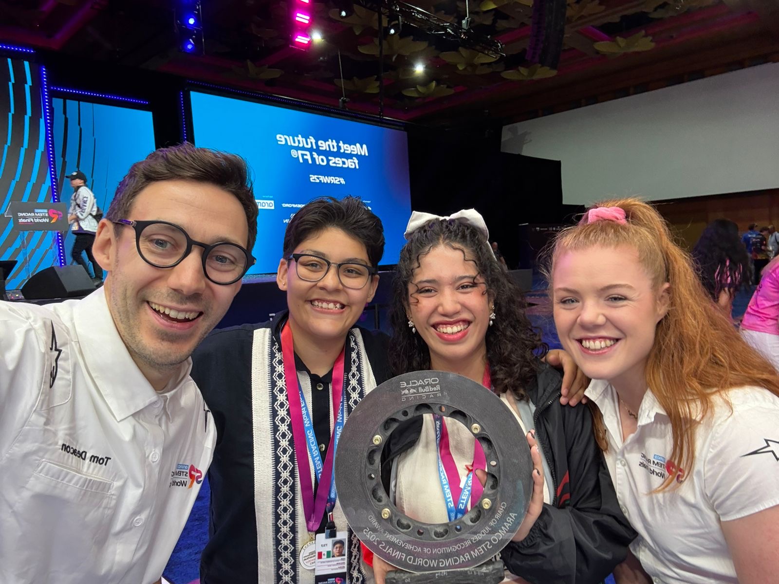 Estudiantes Anáhuac logran premio al Logro Mundial del desafío STEM Racing