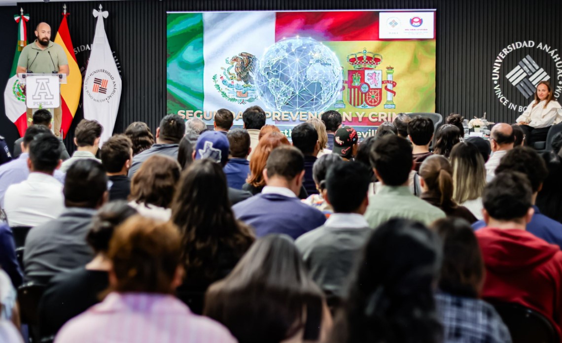 Expertos internacionales analizan seguridad y prevención del crimen en la Anáhuac Puebla