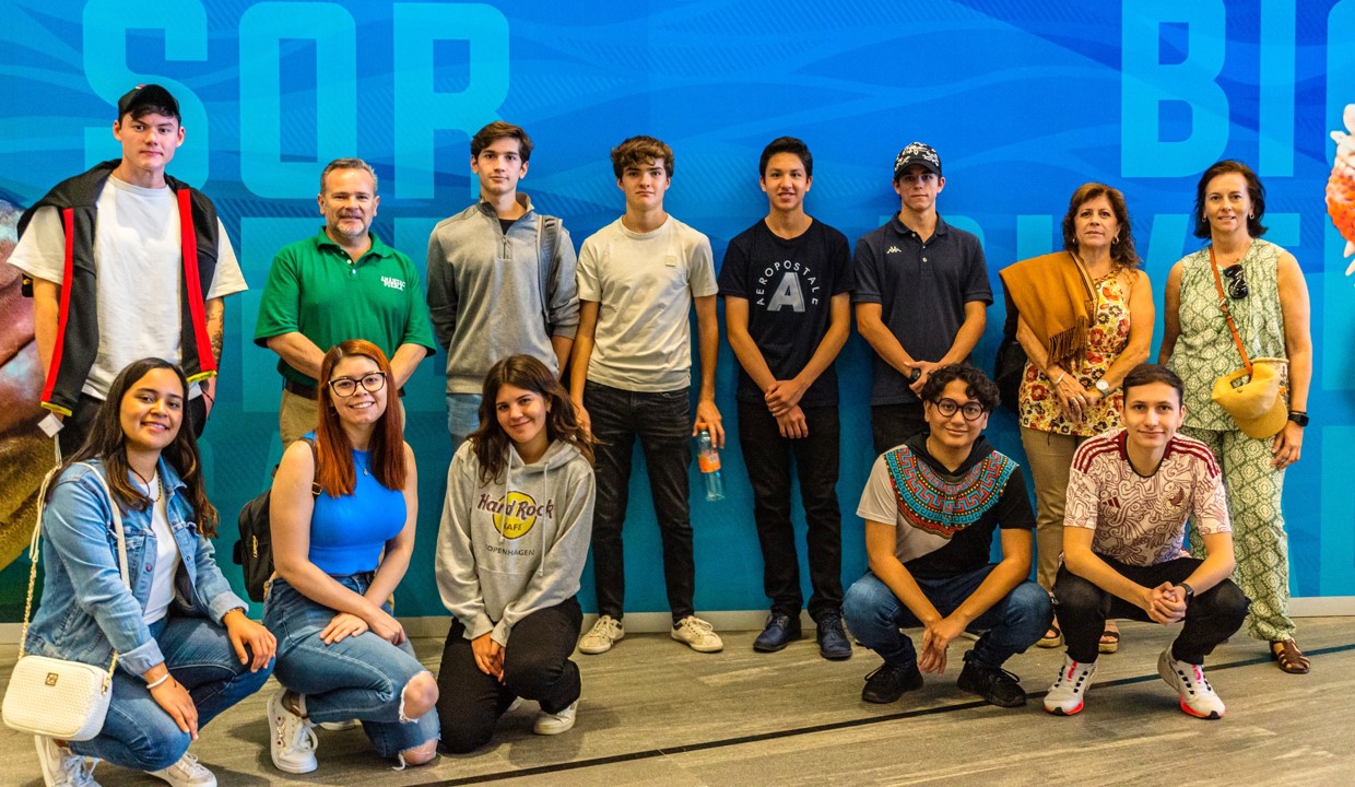 Alumnos de la Anáhuac Puebla se sumergen en una experiencia educativa en el Acuario Michin