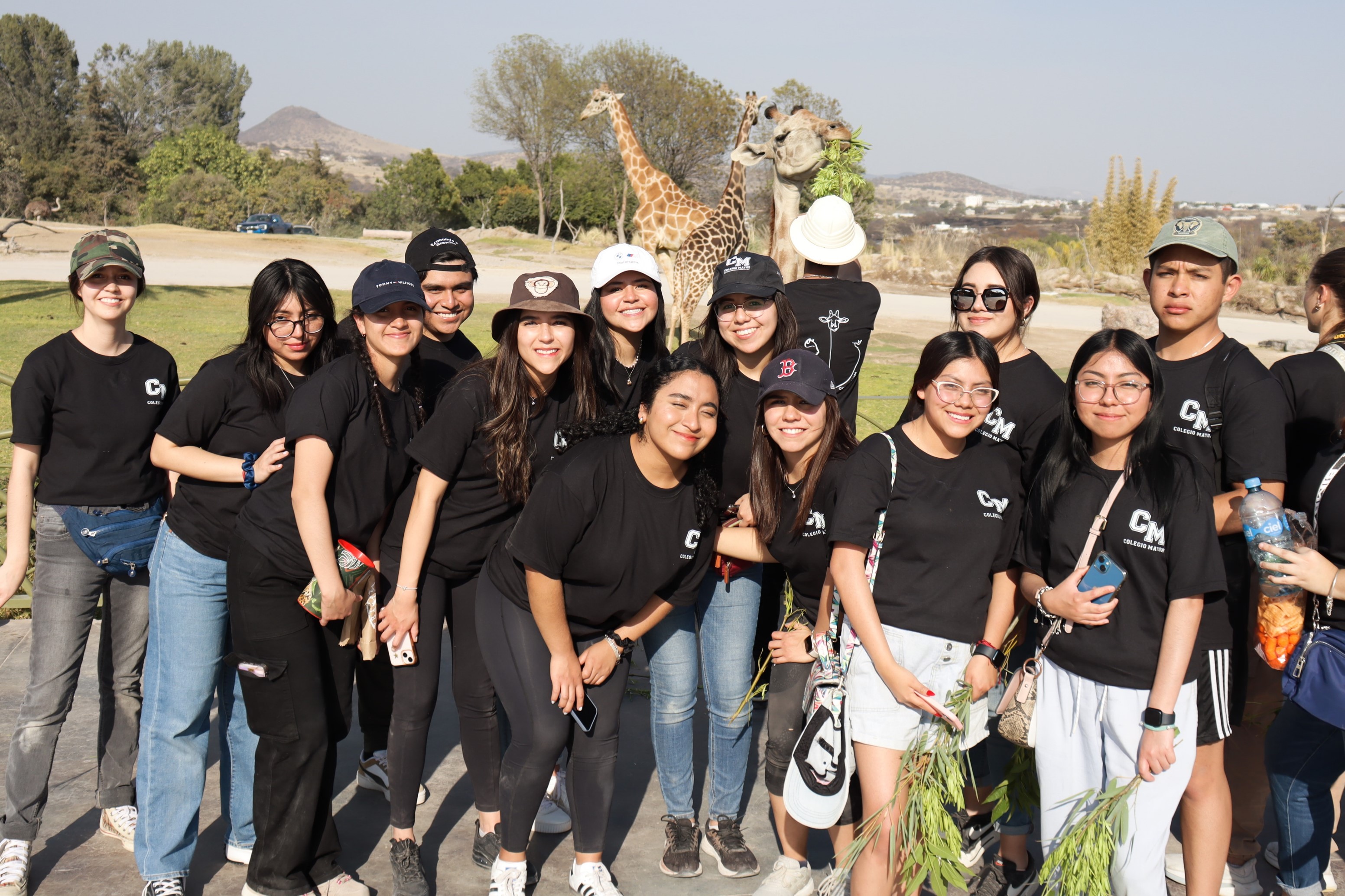 Alumnos de Colegio Mayor fortalecen el trabajo en equipo y liderazgo en Campamento de Africam Safari