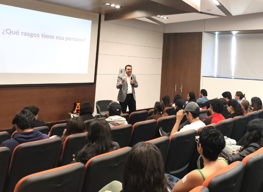"Cómo liderar con éxito: las habilidades y actitudes que marcan la diferencia" por el Dr. Fermín Carrillo en la Anáhuac Puebla