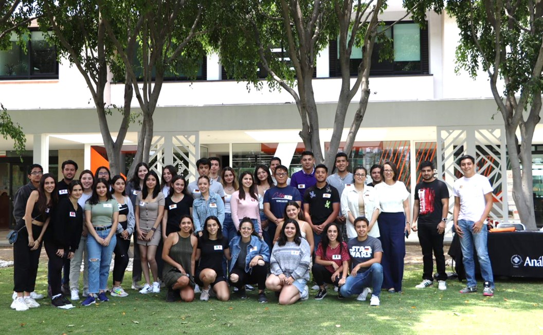 Despedida de nueva generación de estudiantes Anáhuac Puebla al extranjero