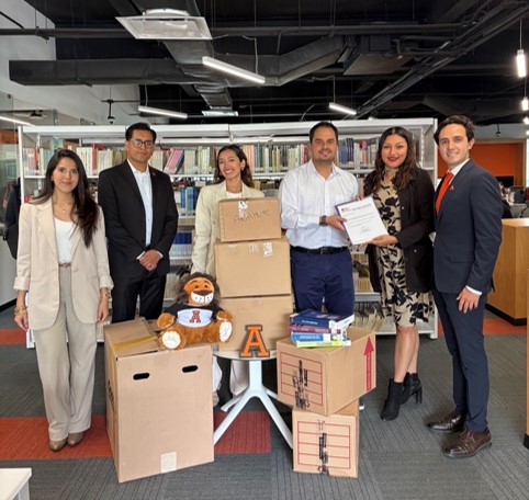 Donación de libros de Anáhuac Puebla beneficia a estudiantes del Centro Educativo CRECER